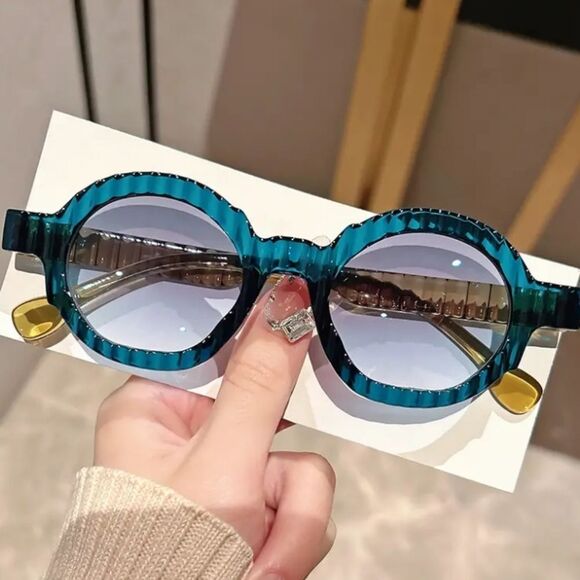 Stylish Blue Round Sunglasses - Picture 4 of 4